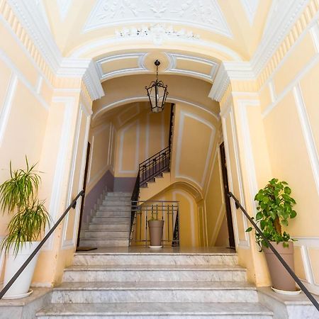 Grand Classic Apartment At San Martino By Napoliapartments Buitenkant foto