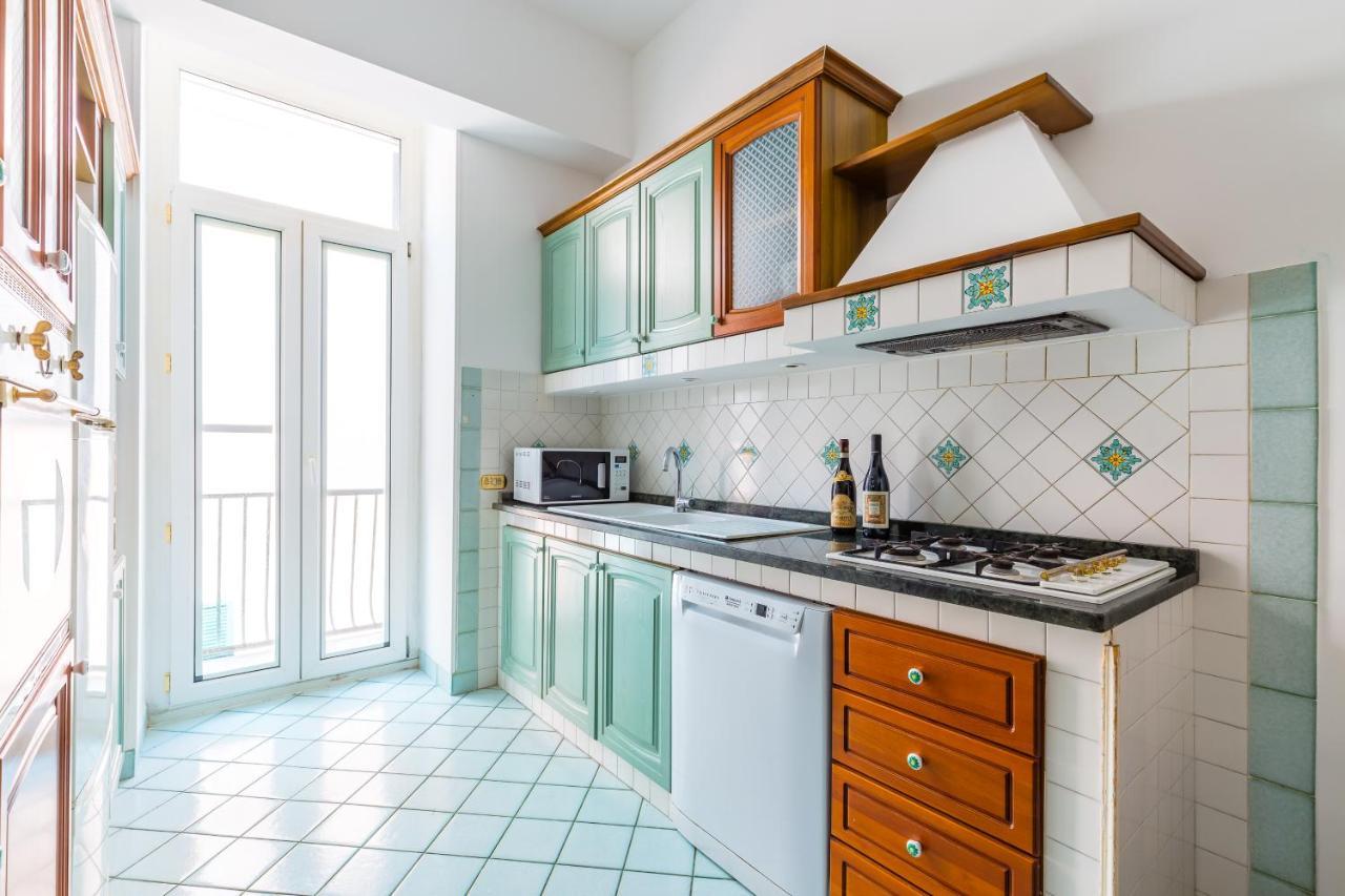 Grand Classic Apartment At San Martino By Napoliapartments Buitenkant foto