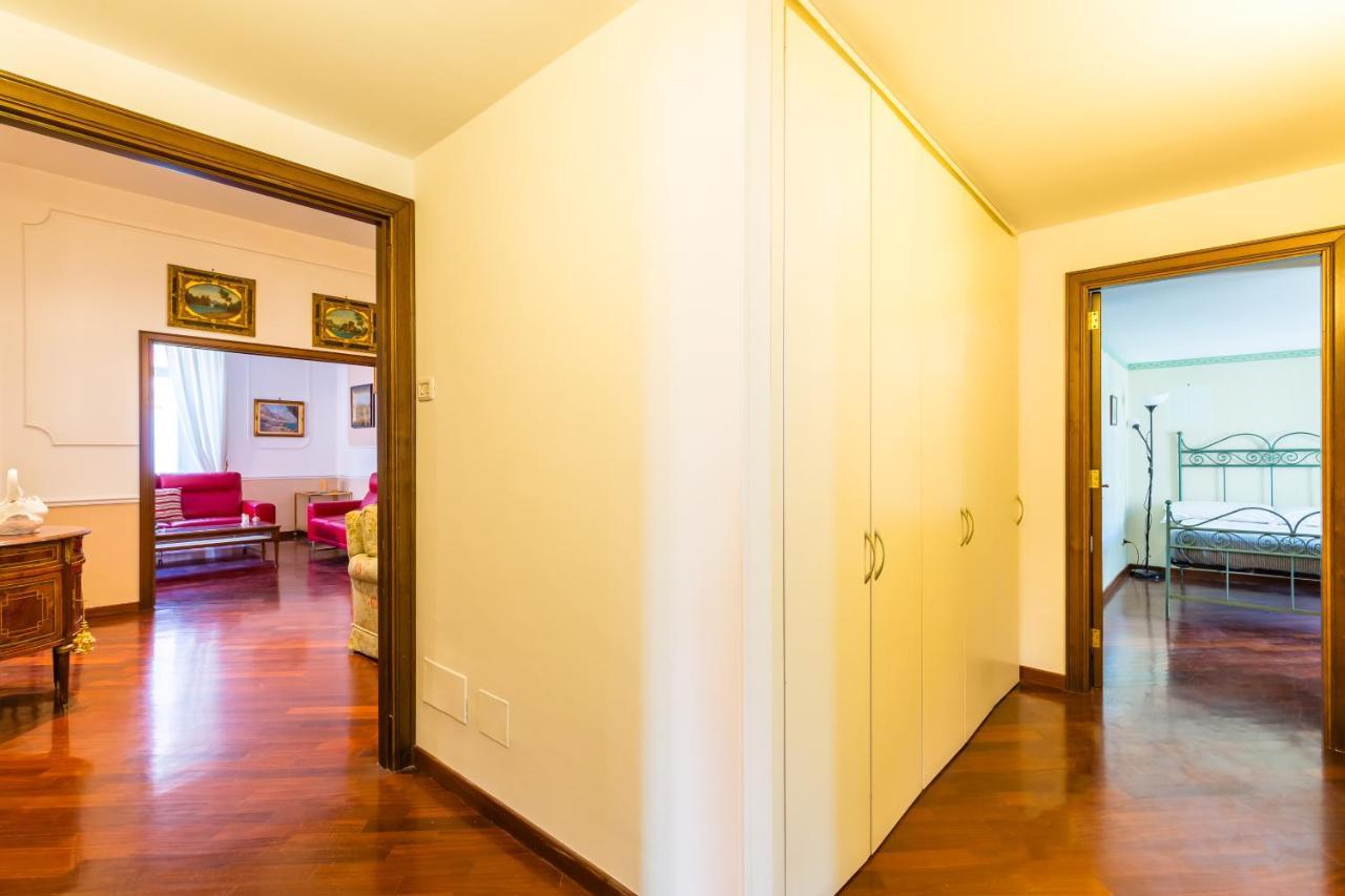 Grand Classic Apartment At San Martino By Napoliapartments Buitenkant foto