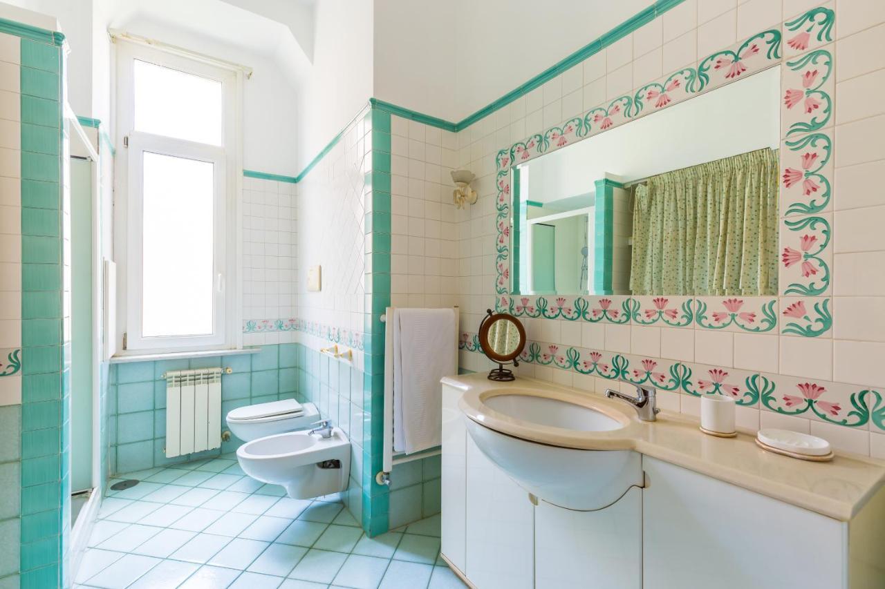 Grand Classic Apartment At San Martino By Napoliapartments Buitenkant foto