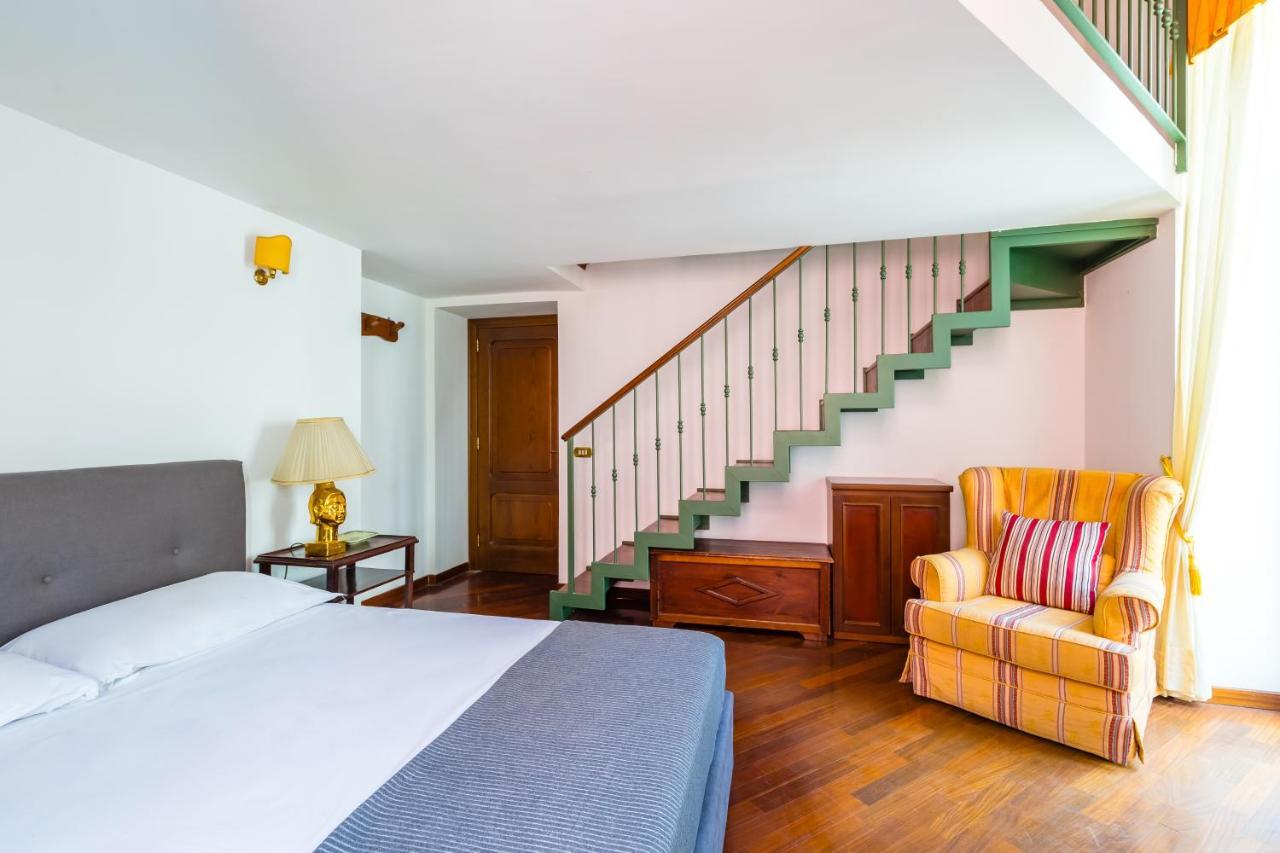 Grand Classic Apartment At San Martino By Napoliapartments Buitenkant foto