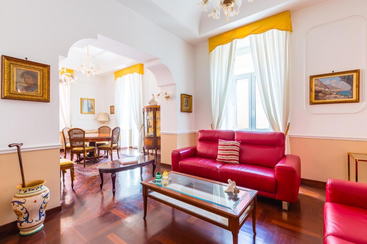 Grand Classic Apartment At San Martino By Napoliapartments Buitenkant foto