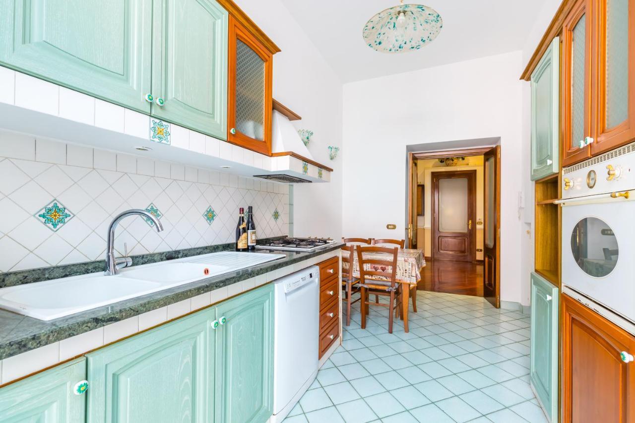 Grand Classic Apartment At San Martino By Napoliapartments Buitenkant foto