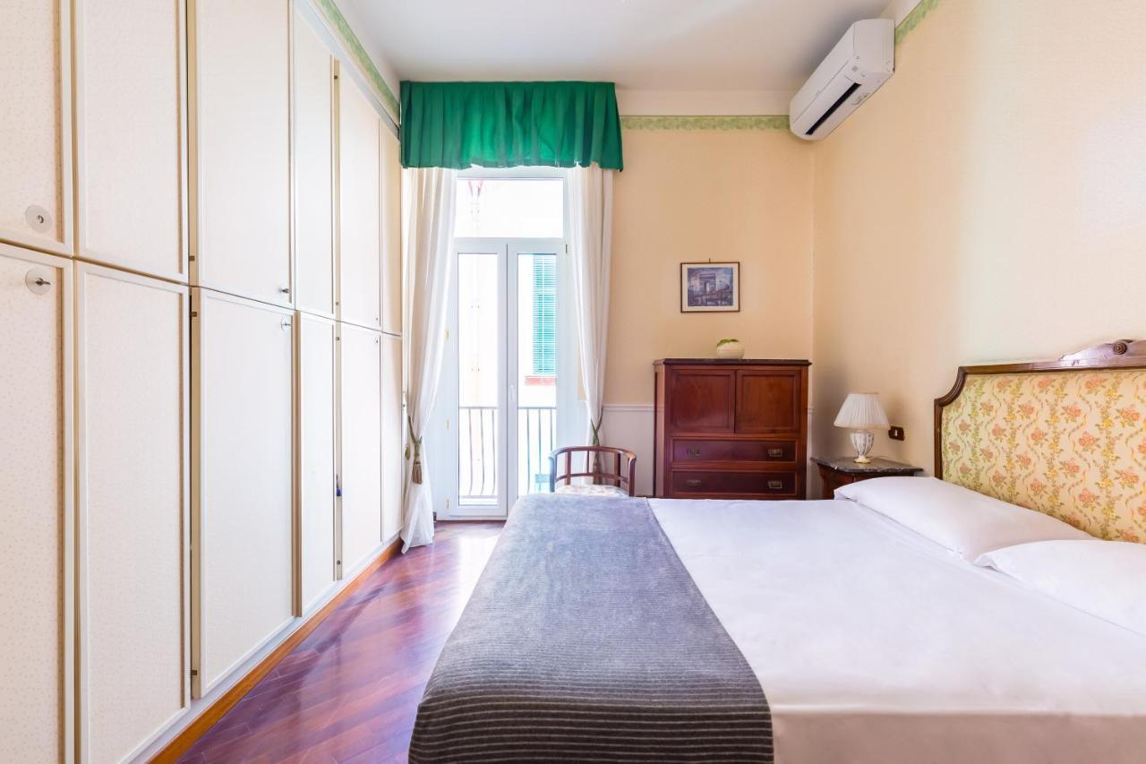 Grand Classic Apartment At San Martino By Napoliapartments Buitenkant foto