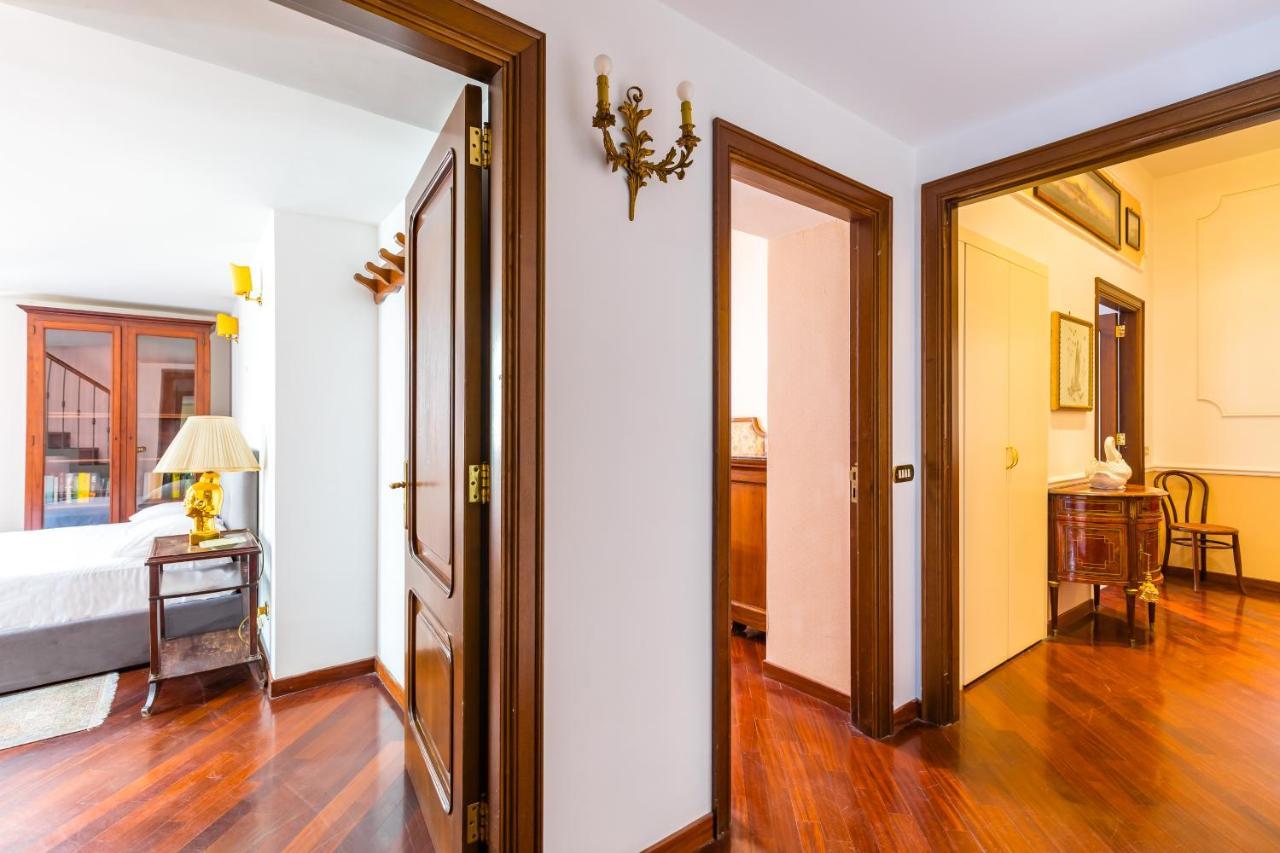 Grand Classic Apartment At San Martino By Napoliapartments Buitenkant foto