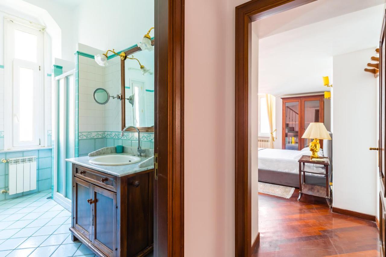 Grand Classic Apartment At San Martino By Napoliapartments Buitenkant foto
