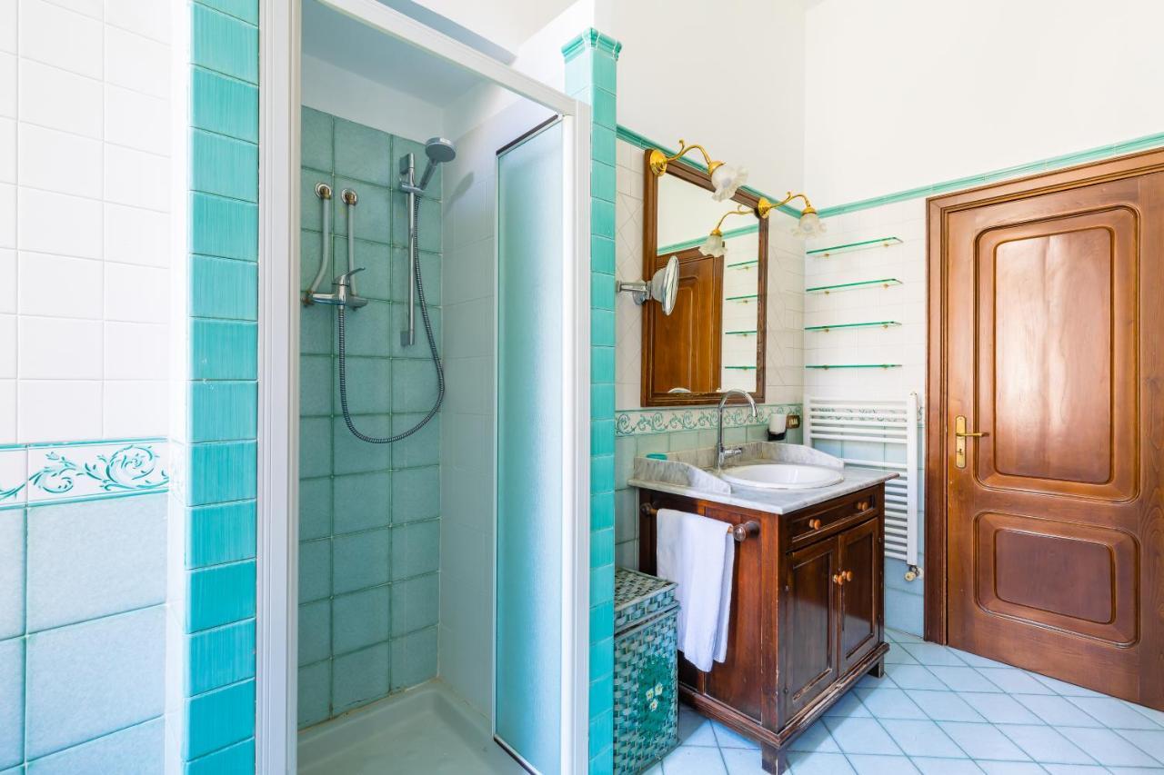 Grand Classic Apartment At San Martino By Napoliapartments Buitenkant foto