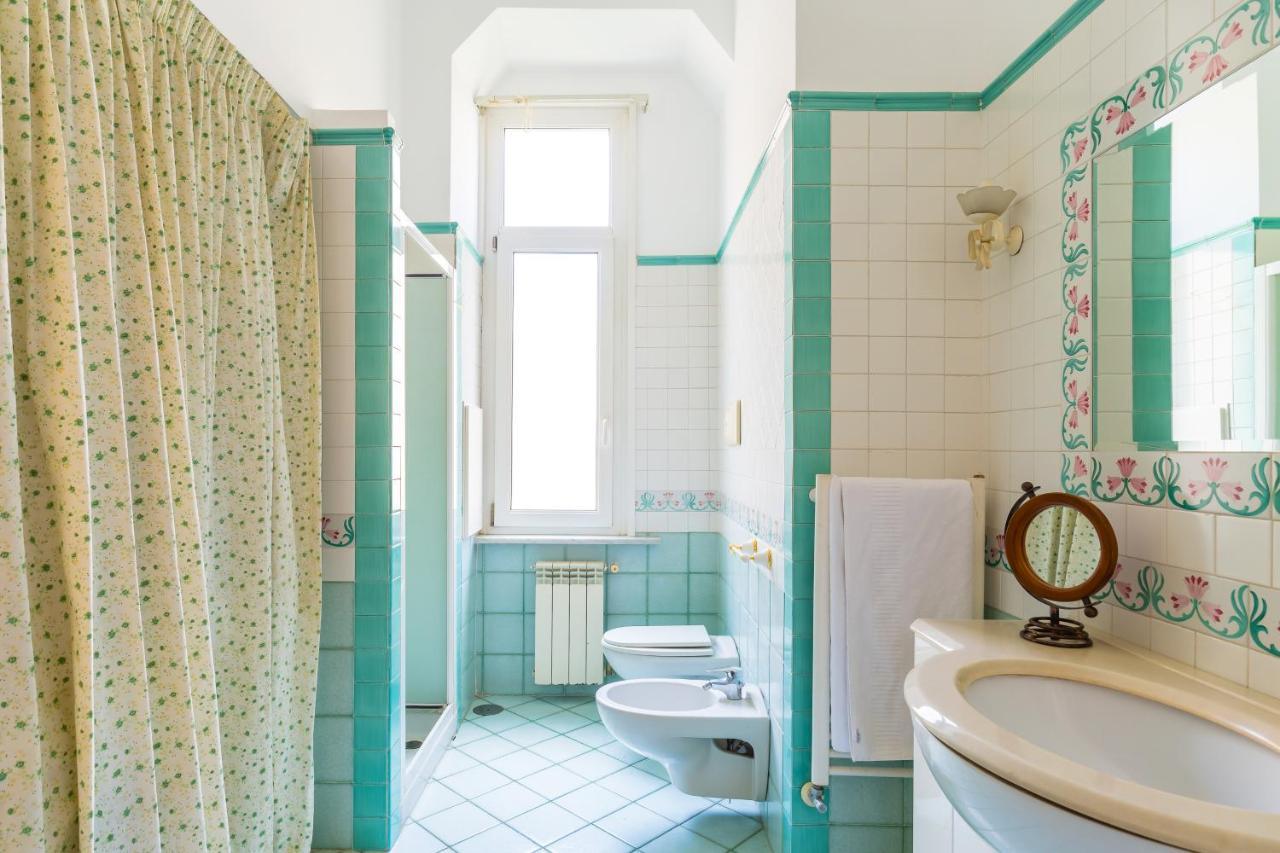 Grand Classic Apartment At San Martino By Napoliapartments Buitenkant foto