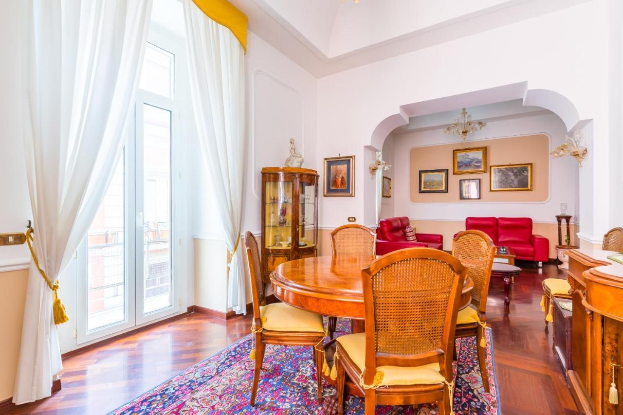 Grand Classic Apartment At San Martino By Napoliapartments Buitenkant foto