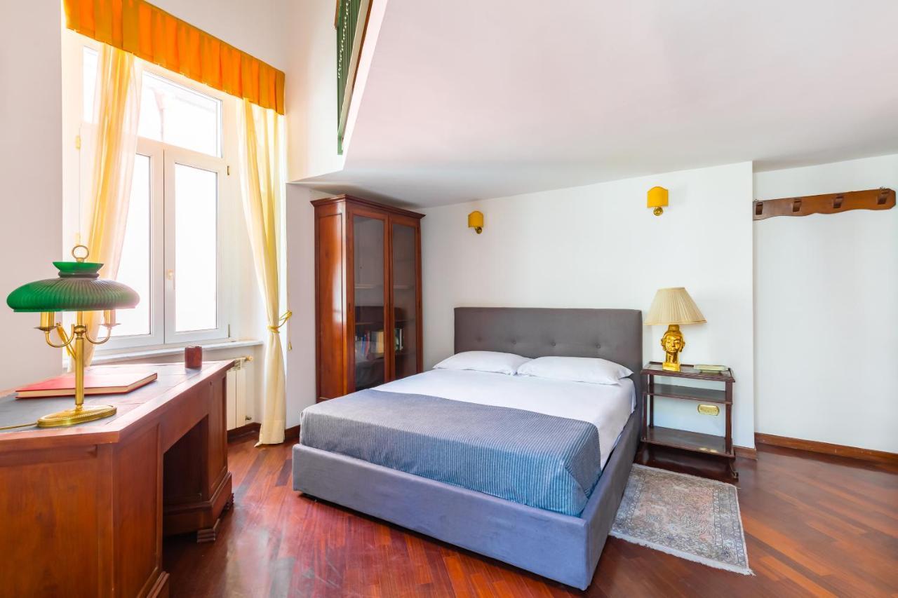 Grand Classic Apartment At San Martino By Napoliapartments Buitenkant foto