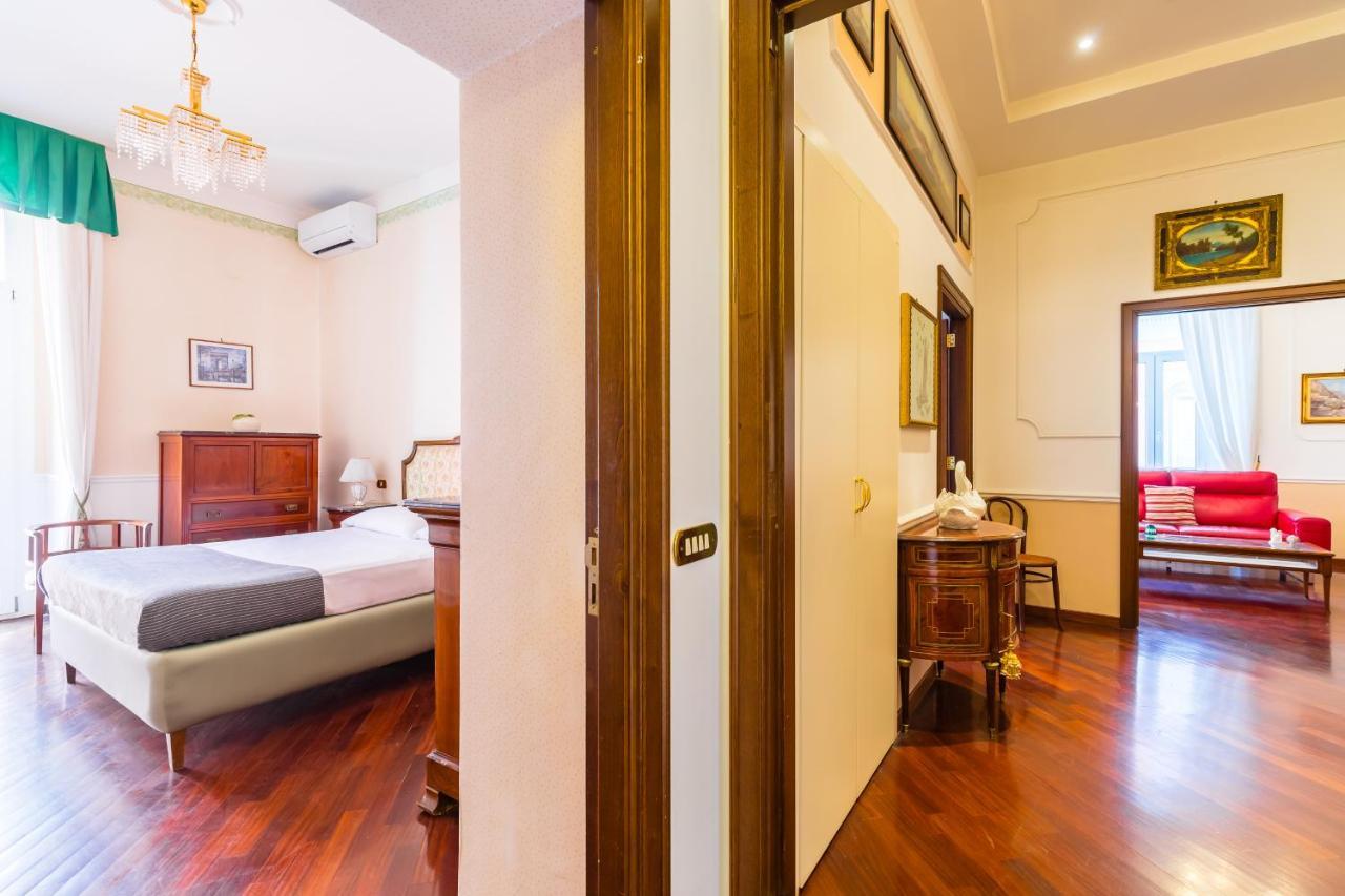 Grand Classic Apartment At San Martino By Napoliapartments Buitenkant foto