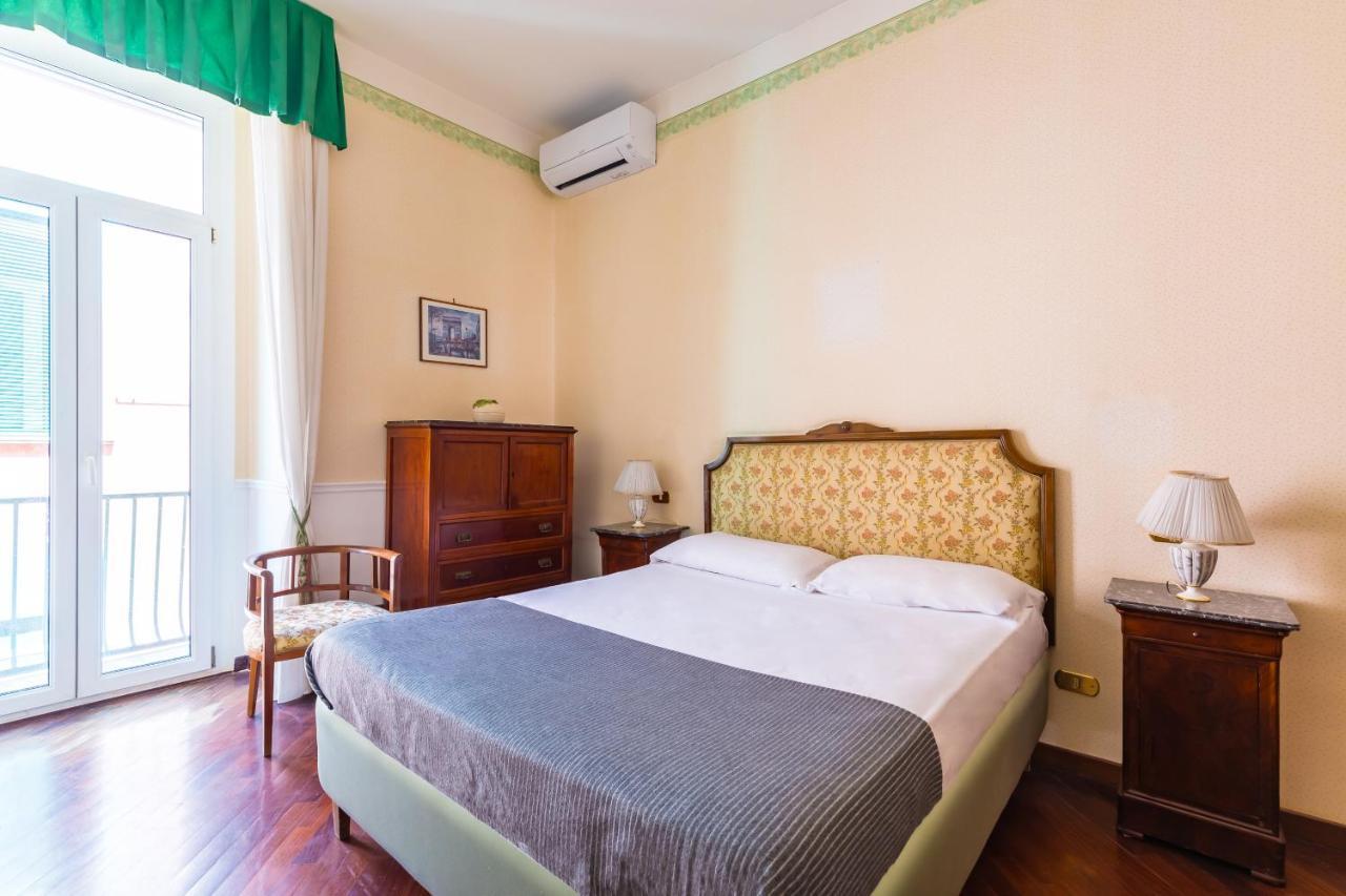 Grand Classic Apartment At San Martino By Napoliapartments Buitenkant foto