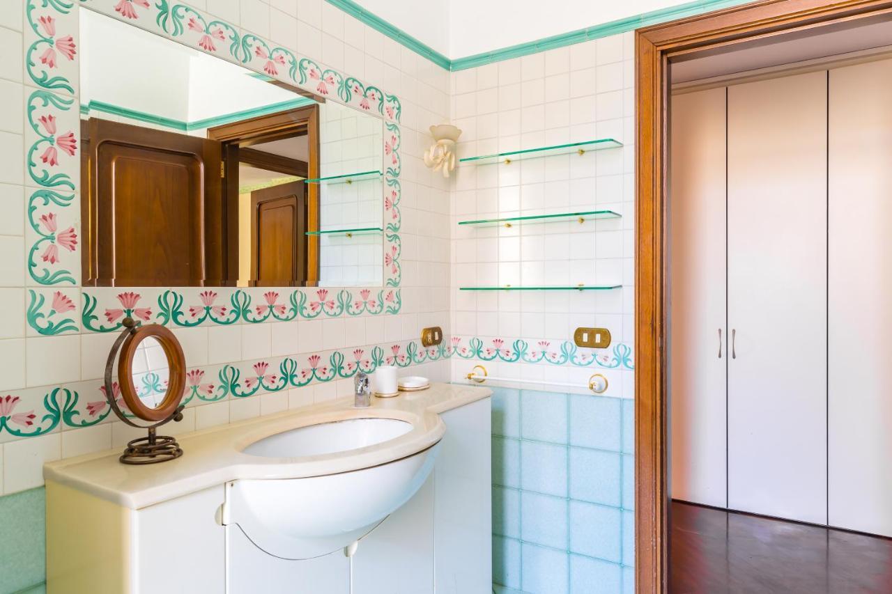 Grand Classic Apartment At San Martino By Napoliapartments Buitenkant foto