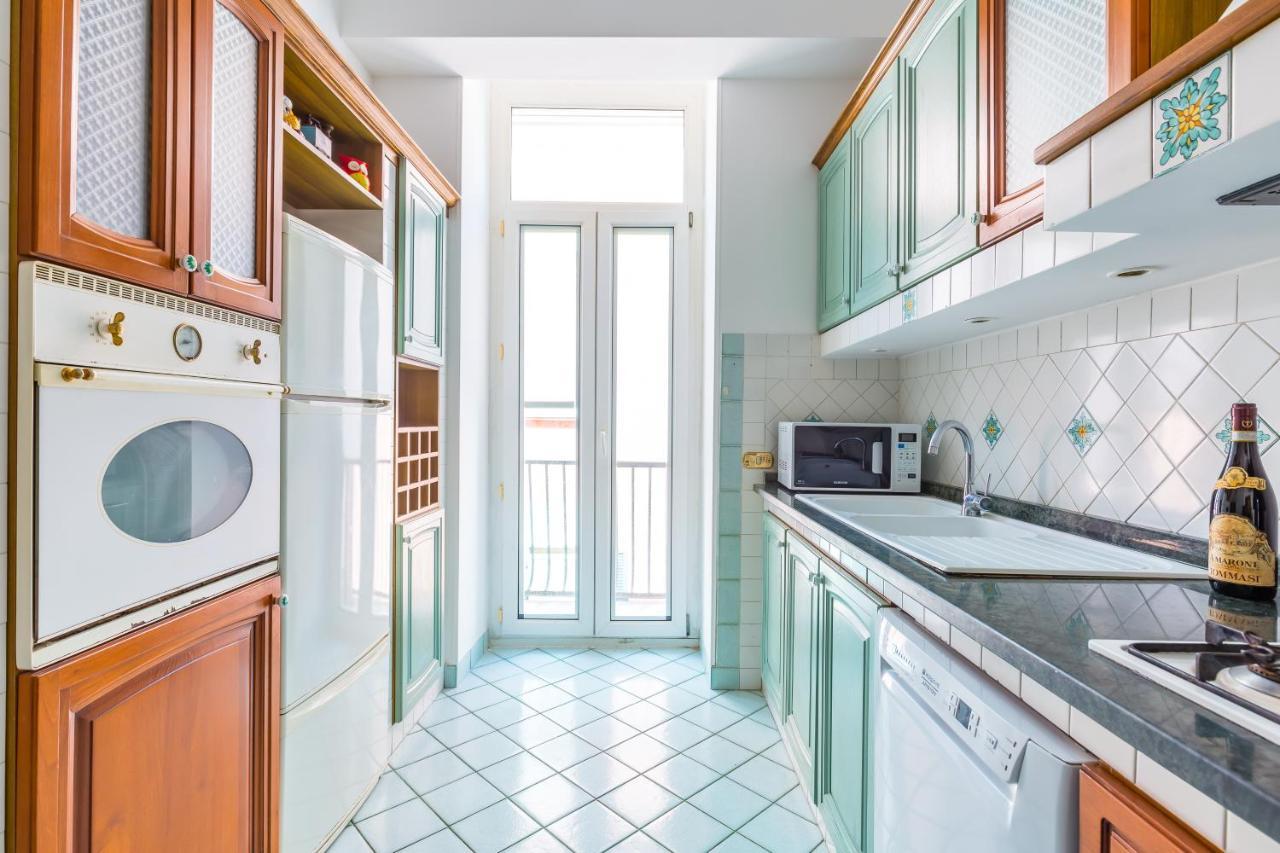 Grand Classic Apartment At San Martino By Napoliapartments Buitenkant foto