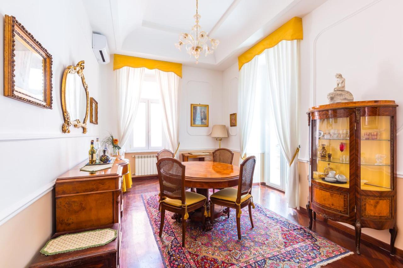 Grand Classic Apartment At San Martino By Napoliapartments Buitenkant foto