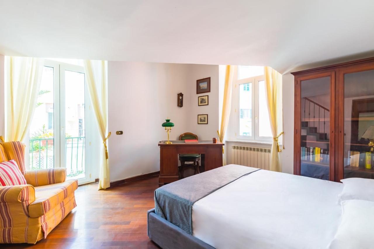 Grand Classic Apartment At San Martino By Napoliapartments Buitenkant foto