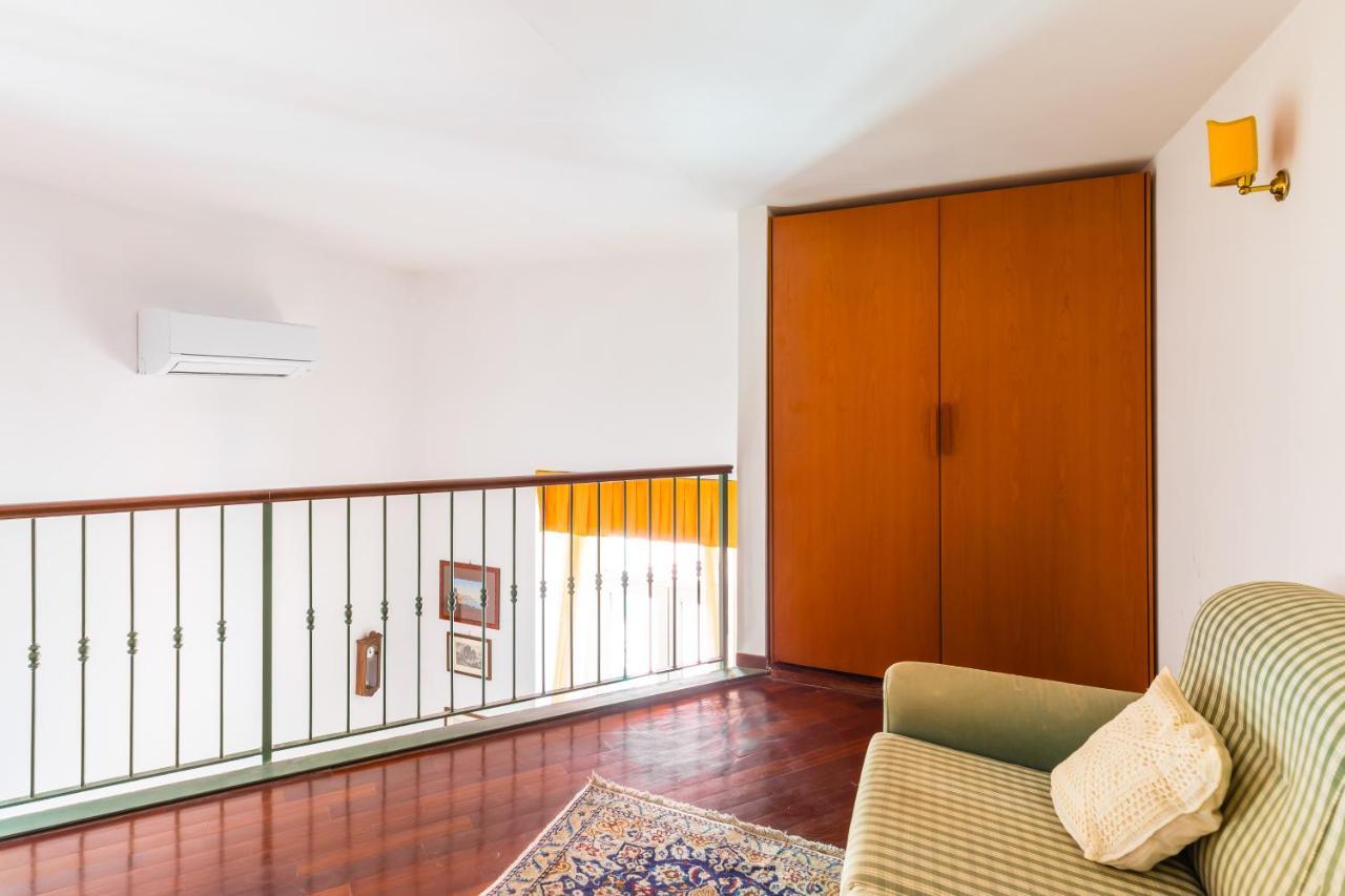 Grand Classic Apartment At San Martino By Napoliapartments Buitenkant foto
