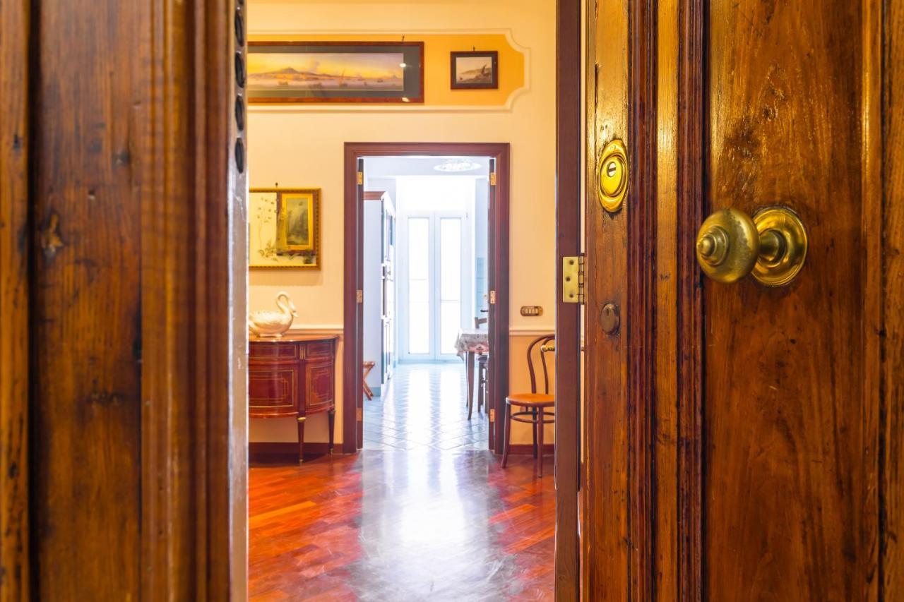 Grand Classic Apartment At San Martino By Napoliapartments Buitenkant foto